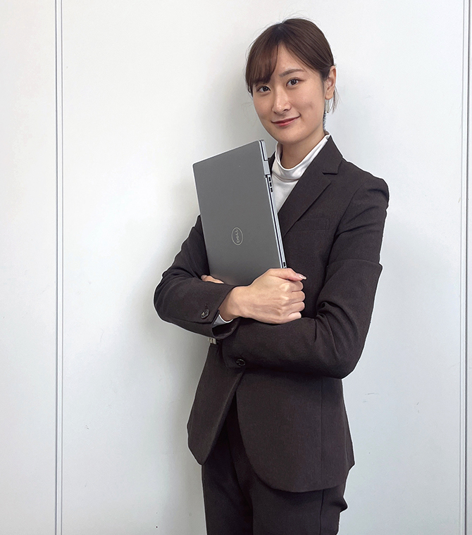 東京オフィス企画営業川崎真愛近影