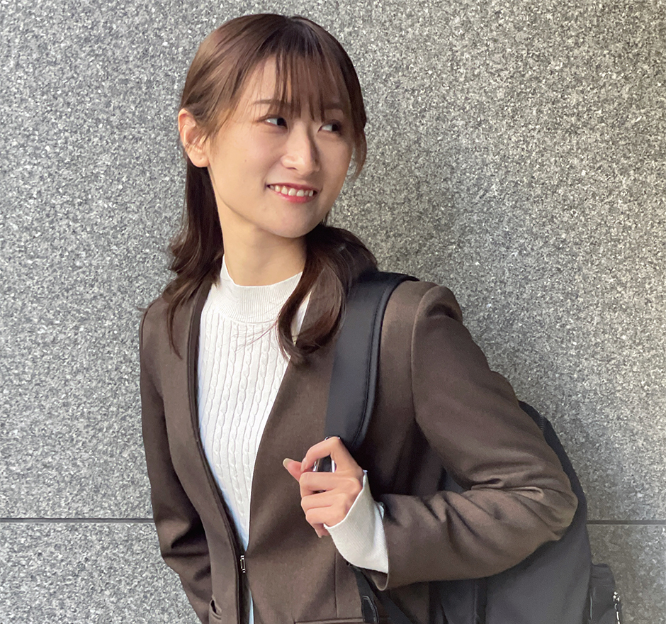 企画営業川崎真愛近影