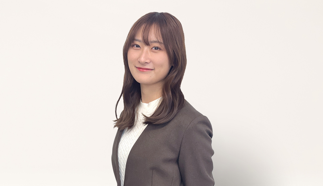 企画営業川崎真愛近影