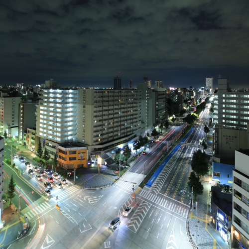 高層階のバルコニーより夜景を撮影。