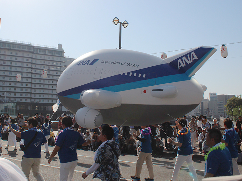 実例集｜日本アート株式会社｜ANA様 飛行機型オリジナルバルーン製作